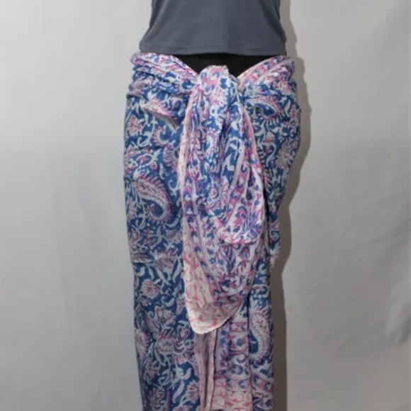 Versatile India Print 100% Cotton Fabric, 45 x 72 inches, Floral Print - Picture 3 of 5